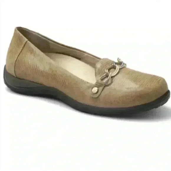 Vionic Shoes - Vionic Beige Leather Chain Loafers Women’s 7 | Orthaheel Comfort Flats